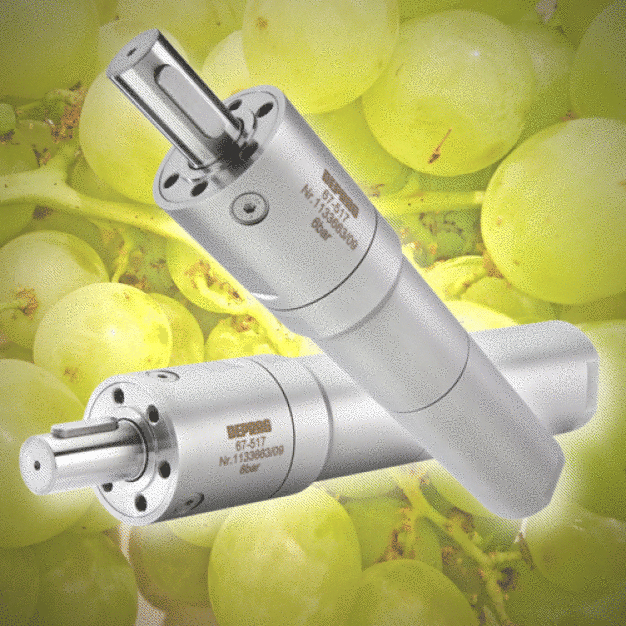 Fruchtsaftherstellung mit ADVANCED LINE Druckluftmotoren. / Fruit juice production with ADVANCED LINE air motors.