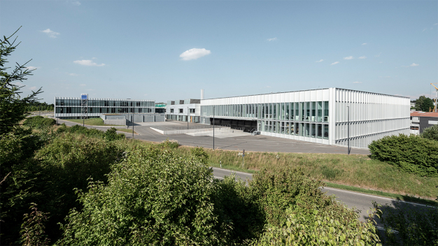 Standort Schramberg: Über 1400 Beschäftigte arbeiten in Schramberg, dem zweitgrößten TRUMPF Standort in Deutschland. (Foto: TRUMPF) / Location Schramberg: Over 1400 employees work in Schramberg, the second-largest TRUMPF location in Germany. (Photo: TRUMPF)
