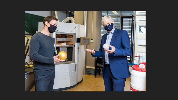 Das 3D-Labor im Mathematik-Gebäude soll in den Forschungsneubau IMoS auf dem Ostgelände an der Hertzallee/Fasanenstraße umziehen. Ben Jastram (l.) und Diemar Göhlich vor einem der großen 3D-Drucker.