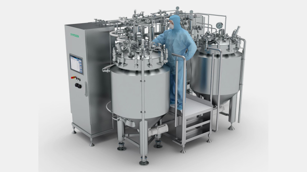 Dank ihrer standardisierten modularen Bauweise lassen sich die Pharmatec SVP Prozessanlagen an verschiedenste Produktionsbedürfnisse anpassen. / Thanks to their standardized and modular design, the Pharmatec SVP process systems can be adapted to a wide range of production needs. 