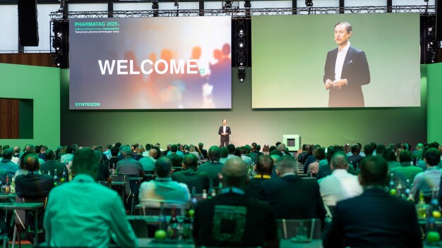 „Eine enge Zusammenarbeit zwischen Kunden und Technologieanbietern ist wichtiger denn je“, betonte Torsten Türling, CEO der Syntegon-Gruppe, in seiner Eröffnungsrede. / “Close collaboration between customers and technology providers is more important than ever,” said Torsten Türling, CEO of the Syntegon Group, in his opening speech.