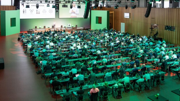 Mit mehr als 350 Teilnehmenden aus aller Welt verzeichnete die 10. Ausgabe des Pharmatags in Crailsheim einen Besucherrekord. / With more than 350 participants from all over the world, the 10th edition of Pharmatag in Crailsheim set a new visitor record.