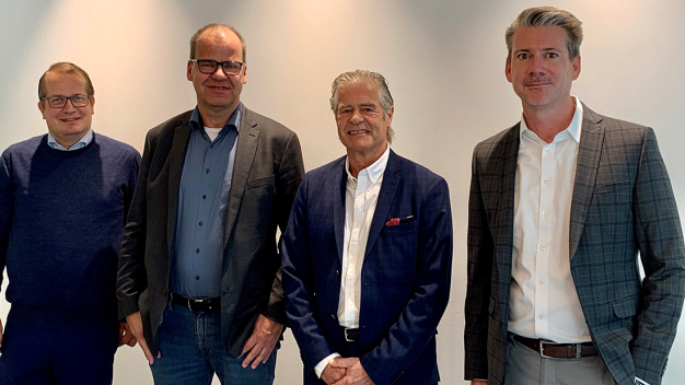 V.l.n.r.: Florian Herbst, Head of Corporate M&A, CWS International; Hartmut Engler, CDO CWS Workwear;  Alexander Wild, Geschäftsführer BERNET; Michael Barbian, Managing Director CWS Workwear Switzerland / Austria, D/A/CH. (Copyright: CWS International GmbH)