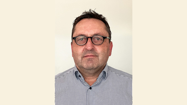 Dietmar Waizmann ist Leiter System & Service Medien in Langenargen und bereits seit über 30 Jahren für Vetter tätig. / Dietmar Weizmann is Head of System & Service Media in Lagergren and has been working for Vetter for over 30 years.