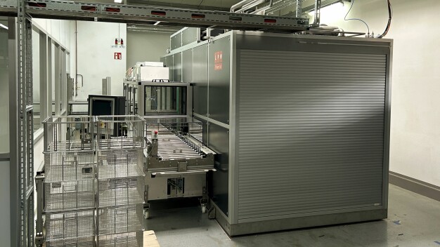 Die PowerJet 670 T5 Twin Ultra Medical von LPW ist mit einer maßgeschneiderten Automationslösung verbunden, die den sauberen Transfer in den Reinraum sicherstellt. (Foto: LPW/Viant)