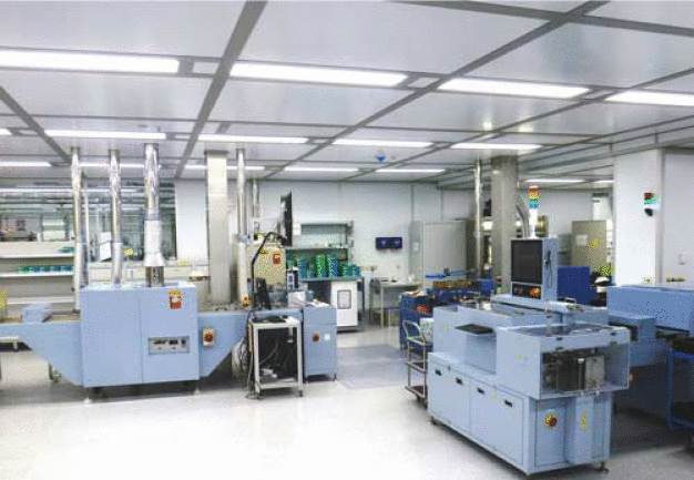 Herstellung von hochstabilen Widerständen in der neuen Reinraumanlage von Vishay in Selb. / Production of high stability resistors in the new Vishay cleanroom facility in Selb. 