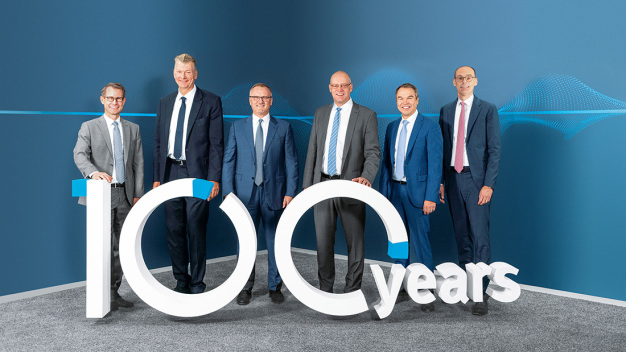 Der Vorstand der Festo SE im Jubiläumsjahr (von links nach rechts): Dr. Sebastian Beck, Vorstand Finance and Human Resources, Dr. Ansgar Kriwet, Vorstand Research and Development, Dr. Jaroslav Patka, Vorstand Operations, Thomas Böck, Vorstandsvorsitzender, Frank Notz, Vorstand Sales, Gerhard Borho, Vorstand Information Technology and Digitalization. / The Management Board of Festo SE in its anniversary year (from left to right): Dr. Sebastian Beck, Member of the Management Board Finance and Human Resources, Dr. Ansgar Kriwet, Member of the Management Board Research and Development, Dr. Jaroslav Patka, Member of the Management Board Operations, Thomas Böck, Chairman of the Management Board, Frank Notz, Member of the Management Board Sales, Gerhard Borho, Member of the Management Board Information Technology and Digitalization. Der Vorstand der Festo SE im Jubiläumsjahr (von links nach rechts): Dr. Sebastian Beck, Vorstand Finance and Human Resources, Dr. Ansgar Kriwet, Vorstand Research and Development, Dr. Jaroslav Patka, Vorstand Operations, Thomas Böck, Vorstandsvorsitzender, Frank Notz, Vorstand Sales, Gerhard Borho, Vorstand Information Technology and Digitalization. / The Management Board of Festo SE in its anniversary year (from left to right): Dr. Sebastian Beck, Member of the Management Board Finance and Human Resources, Dr. Ansgar Kriwet, Member of the Management Board Research and Development, Dr. Jaroslav Patka, Member of the Management Board Operations, Thomas Böck, Chairman of the Management Board, Frank Notz, Member of the Management Board Sales, Gerhard Borho, Member of the Management Board Information Technology and Digitalization.