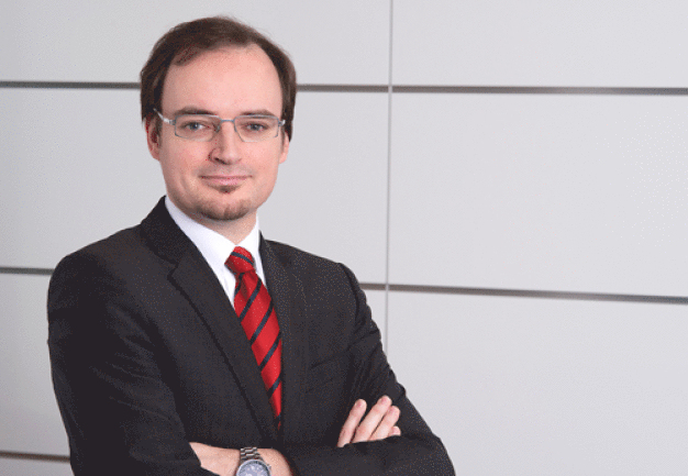 Christopher Weber ist Counsel in der internationalen Anwaltskanzlei Bird & Bird in Düsseldorf. Er ist spezialisiert auf das Patentrecht und den gewerblichen Rechtschutz.