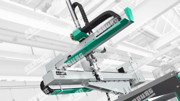Speziell auf und für den asiatischen Markt bietet Arburg den Flexlift an. Das lineare Robot-System ist mit Traglasten von 5, 10 und 15 Kilogramm erhältlich – jeweils optional mit ein oder zwei Tauchachsen. (Foto: ARBURG) / Arburg is offering the Flexlift specifically for the Asian market. The new linear robotic system is available with loads of 5, 10 and 15 kilograms – each with the option of one or two vertical axes. (Photo: Arburg)