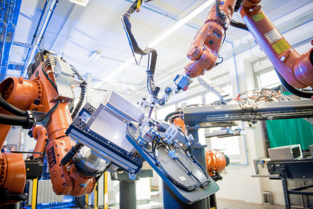 Das Thema Robotik verändert zurzeit die Wertschöpfungsketten in der Produktion und damit vor allem den Maschinenbau.