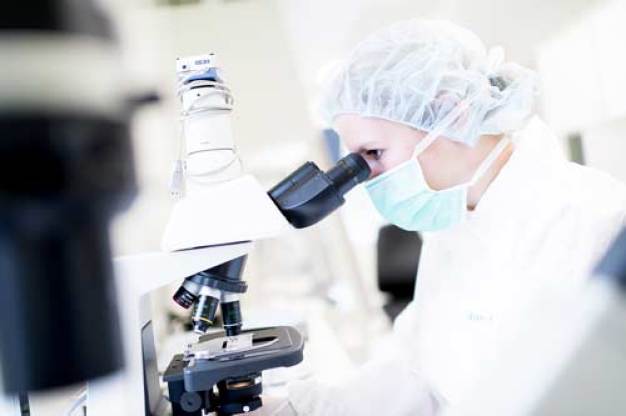 PetBioCell bietet mit seinem Reinraum und Laborpersonal Tierkliniken die Möglichkeit zur Medikamentenherstellung. PetBioCell bietet mit seinem Reinraum und Laborpersonal Tierkliniken die Möglichkeit zur Medikamentenherstellung.