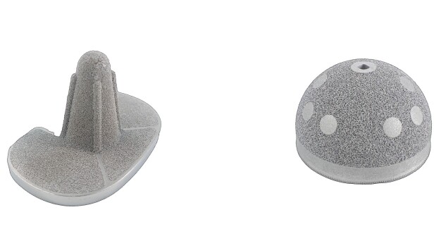 Bei Produkten mit einer offenporigen Schwammstruktur, mit kombinierten porösen und polierten Oberflächen und Bauteilen mit sehr feinen Kapillaren kann Ultraschall mit Druckwechselverfahren kombiniert werden. (Bildquelle: Weber Ultrasonics) / For products with an open-pored sponge structure, with combined porous and polished surfaces and components with very fine capillaries, ultrasound can be combined with pressure cycling. (Image source: Weber Ultrasonics) 