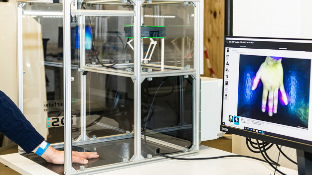 Explainable AI: Auf der automatica präsentiert das Fraunhofer IPA Verfahren, die Entscheidungen von neuronalen Netzen visualisieren und für den Anwender transparent und nachvollziehbar machen. © Fraunhofer IPA/Foto: Marco Huber / Explainable AI: At the automatica trade fair, Fraunhofer IPA presents methods that visualize neural network decisions and make them transparent and comprehensible for the user. © Fraunhofer IPA/Photo: Marco Huber