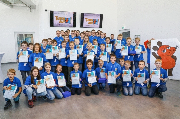 Gruppenbild mit der Maus nach dem Türöffnertag 2019 bei Ziehl-Abegg  in Kupferzell (Deutschland). (Ziehl-Abegg)