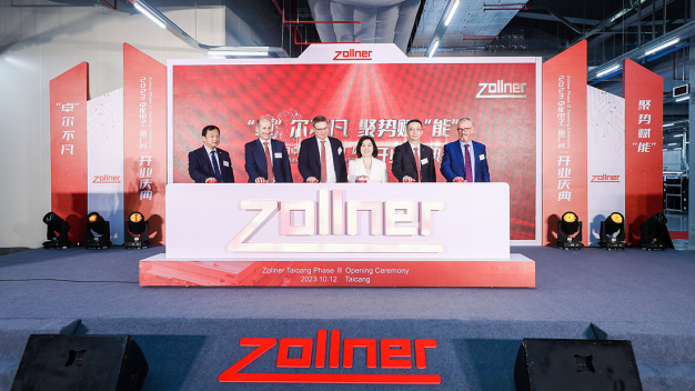 Zhenwei Zhang, Chairman of Taicang TRT (Taicang Roundtable); Markus Aschenbrenner, Vorstandsmitglied Zollner Elektronik AG; Ludwig Zollner, Vorstands-sprecher Zollner Elektronik AG; Yaping Mao, Secretary of Party Working Committee of Tai-cang High-Tech Zone, Yun Qian, General Manager Zollner Electronic Taicang Co., Ltd.; David Martin, Managing Director of Spaceframe, drücken gemeinsam symbolisch den Button zur Eröffnung der Werkserweiterung Taicang. (Bild: HMD Media & Advertising Co., Ltd.) / Zhenwei Zhang, Chairman of Taicang TRT (Taicang Roundtable); Markus Aschenbrenner, Member of the Managing Board at Zollner Elektronik AG; Ludwig Zollner, Board Spokesman at Zollner Elektronik AG; Yaping Mao, Secretary of Party Working Committee of Taicang High-Tech Zone, Yun Qian, General Manager at Zollner Electronic Taicang Co., Ltd; David Martin, Managing Director of Spaceframe, jointly press the button symbolically to inaugurate the Taicang plant expansion. (Picture: HMD Media & Advertising Co., Ltd.)